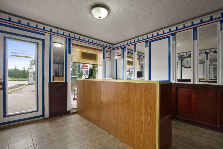 Others 5, Knights Inn Lindsay, Kawartha Lakes
