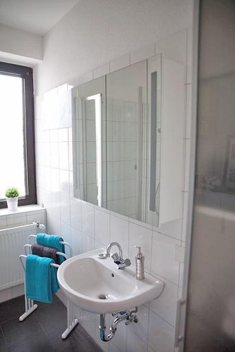 Bathroom 3, Apartmenthaus Lorbach, Solingen
