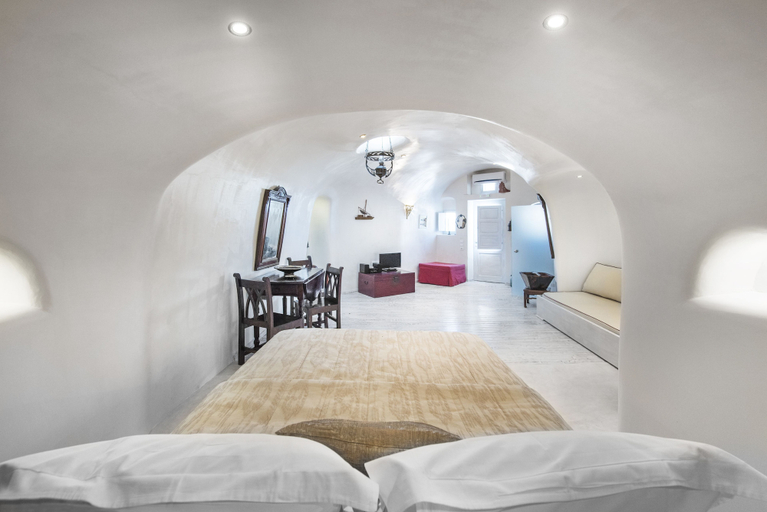 Bedroom 3, Heliophos Boutique Caves, South Aegean