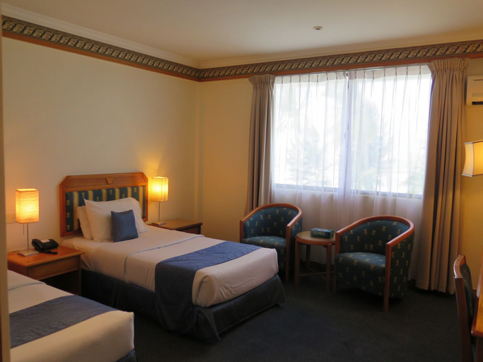 Bedroom 3, Sea View Resort Hotel & Apartments, Kuala Belait
