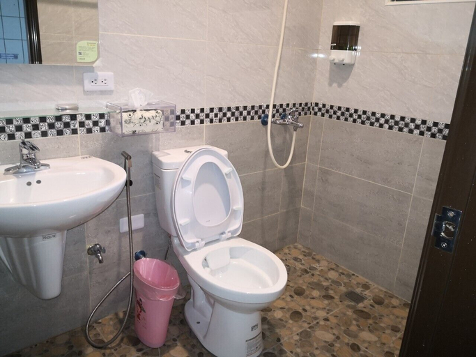 Bathroom 3, Jinyou Hotel, Taitung