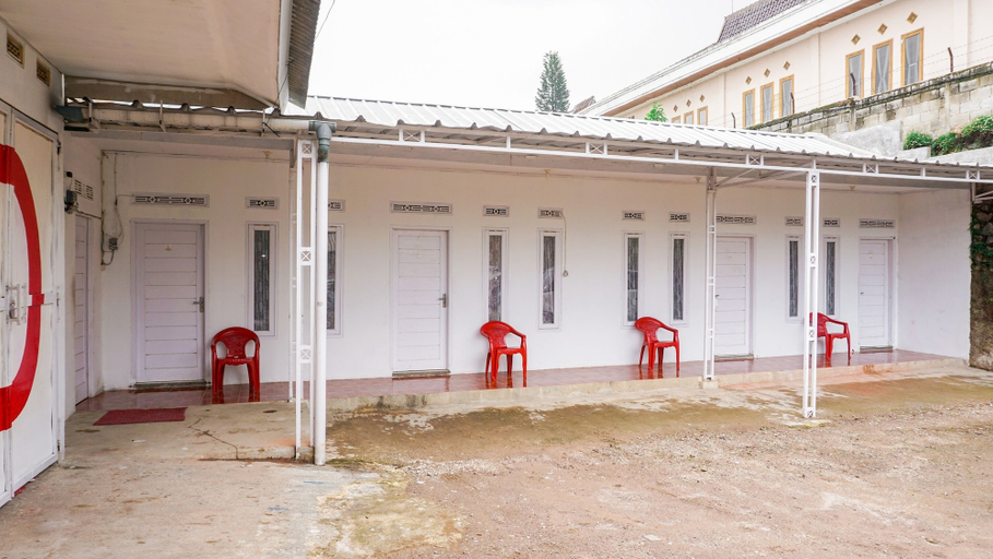 Exterior & Views 2, OYO 2369 Cempaka Homestay, Bandung