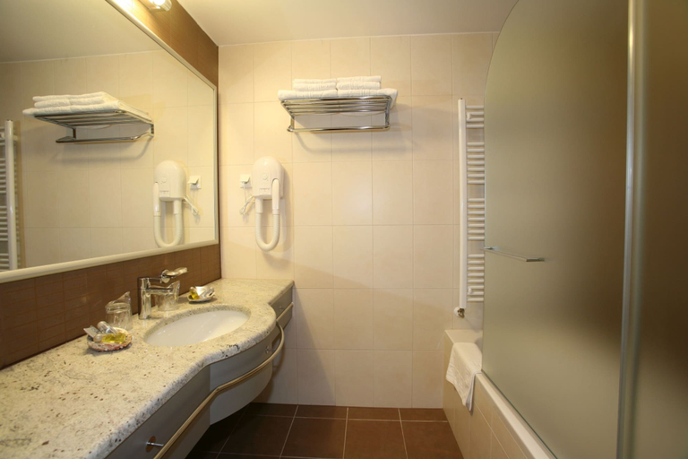 Bathroom 5, Valamar Atrium Residence, Baška