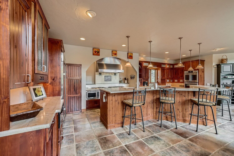 Food & Drinks, Wagon Wheel Retreat, Summit