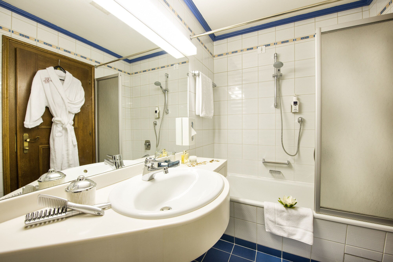 Bathroom 5, Hotel Palace, Sankt Johann im Pongau