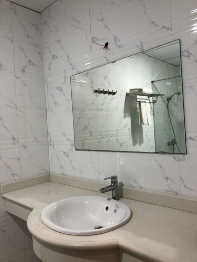 Bathroom 5, Chu Long Hotel, Cรกt Hแบฃi