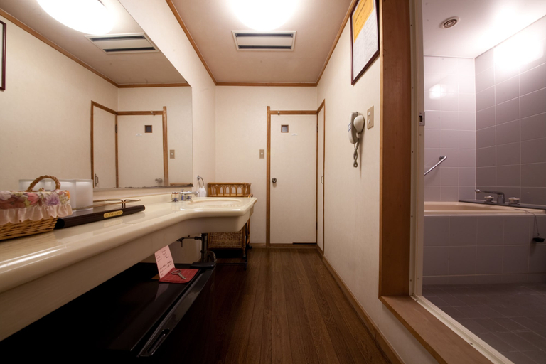 Bathroom 4, Ryokan Sennari, Beppu