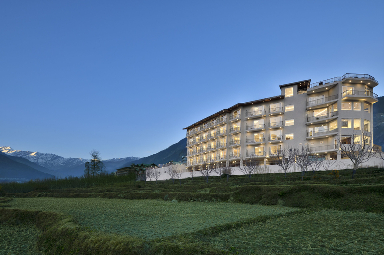 Exterior & Views