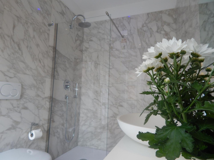 Bathroom 4, Hotel Nazionale, Ferrara