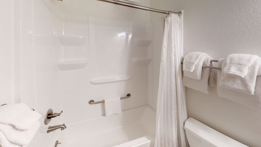 Bathroom 3, Pines at Meadow Ridge, Grand