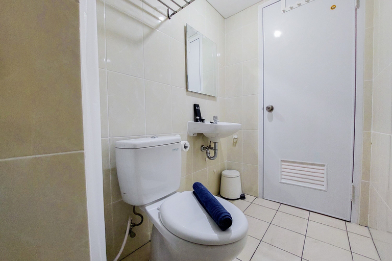 Bathroom 3, Comfort 2Br Apartment At M-Town Residence, Tangerang