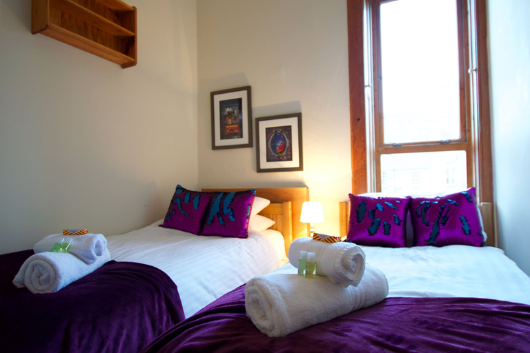Bedroom 3, JOIVY Gorgeous Two Bedroom Apartment With Castle Views, Edinburgh
