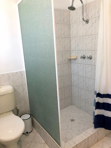 Bathroom 4, OCEANS 5 Holiday or Business Apartment, Stirling