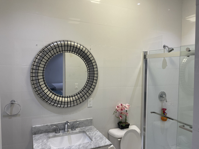 Bathroom, The White House TCI Guest House