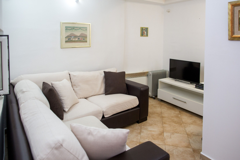 Others 5, Old Town Apartment Dan