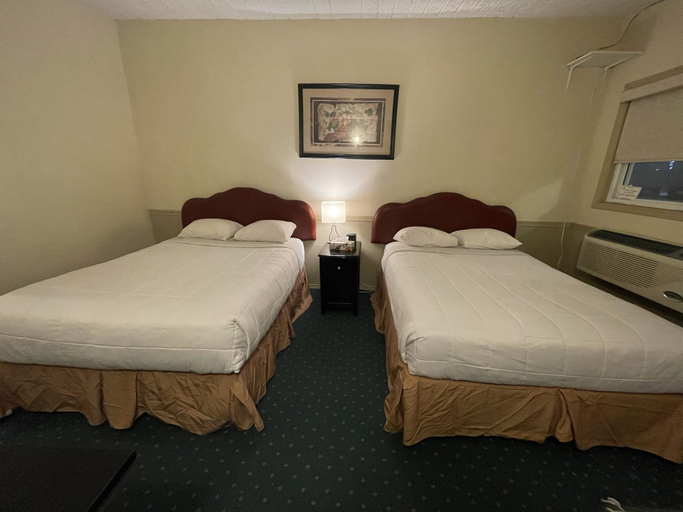 Bedroom 2, Centre Suites Inns Motel, Division No. 12