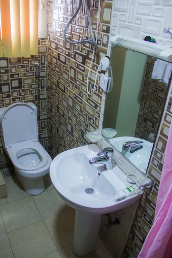 Bathroom 4, Marblebrand Hotel, Ikeja