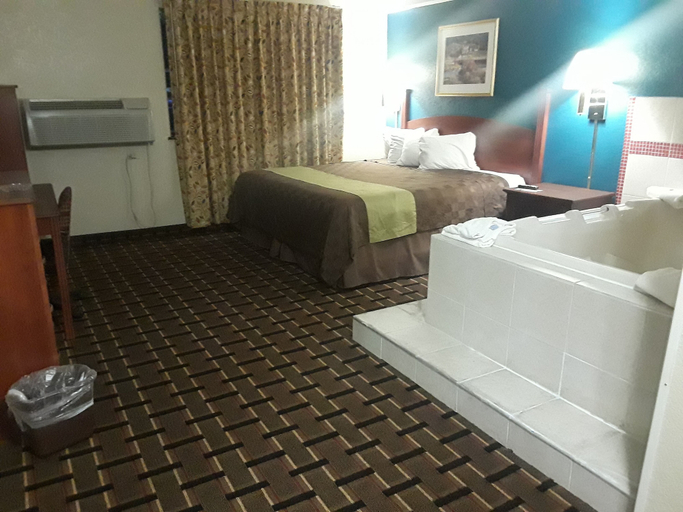 Bedroom 3, Faribault Hometown Inn & Suites, Rice