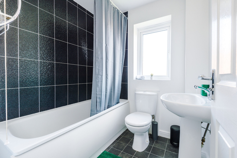 Bathroom 3, 5 Bed House Manchester by MCR Dens, Tameside