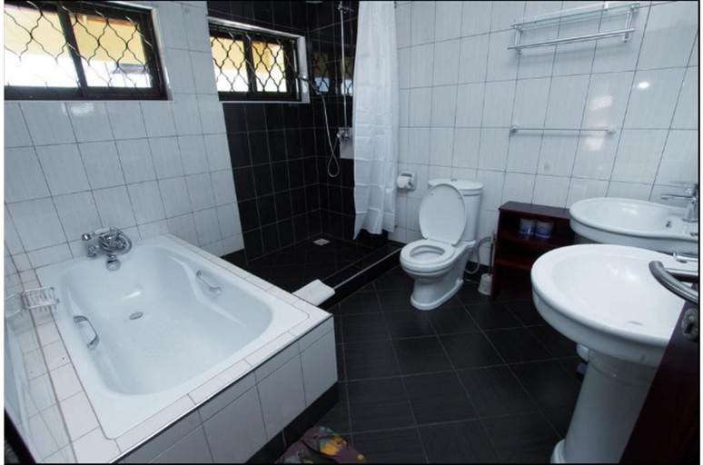 Bathroom 4, Airport Hotel Entebbe, Busiiro