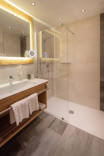 Bathroom 4, Viktoria Lodges, Reutte