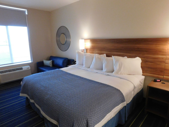 Bedroom 2, Days Inn & Suites by Wyndham Kearney, Buffalo