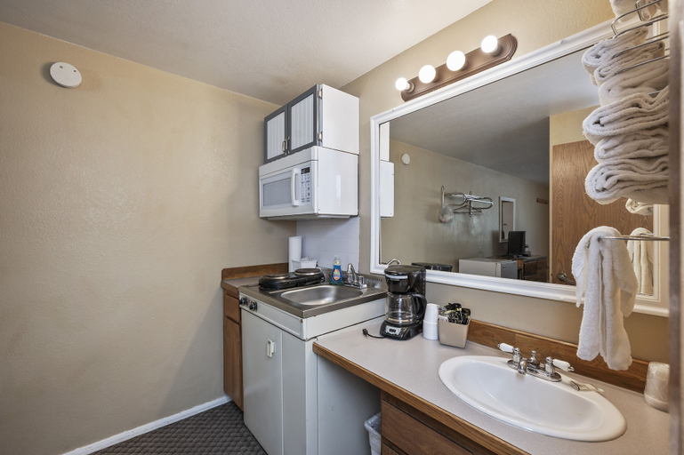 Bathroom 3, Birch Glen Lodge, Valley