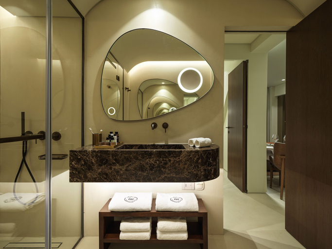 Bathroom 4, Isla Brown Corinthia Resort & Spa, Curio Collection Hilton, Peloponnese