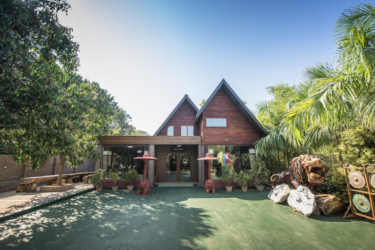 Exterior & Views
