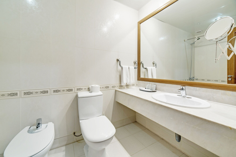 Bathroom 2, Versailles Hotel, Vladivostok gorsovet