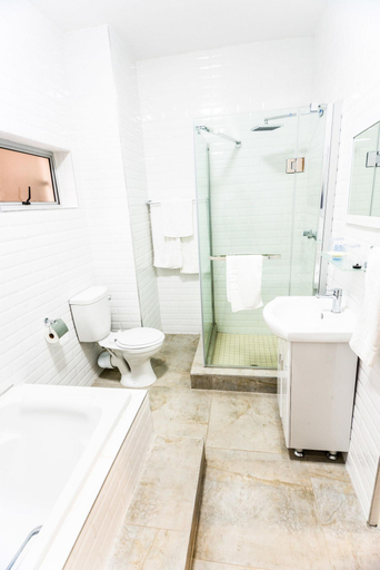 Bathroom 4, The George Hotel, Manzini North