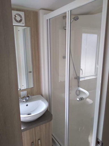 Bathroom, 3 bed Static Caravan in Newquay 5 Mins From Beach, Cornwall