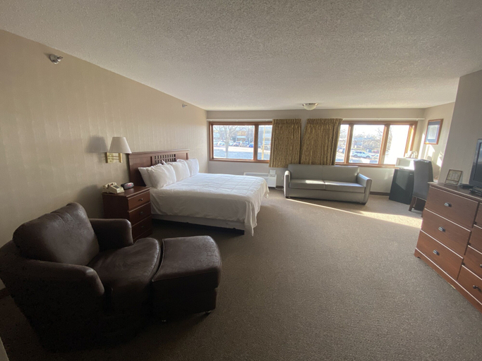 Others 5, The Center Inn, Minnehaha