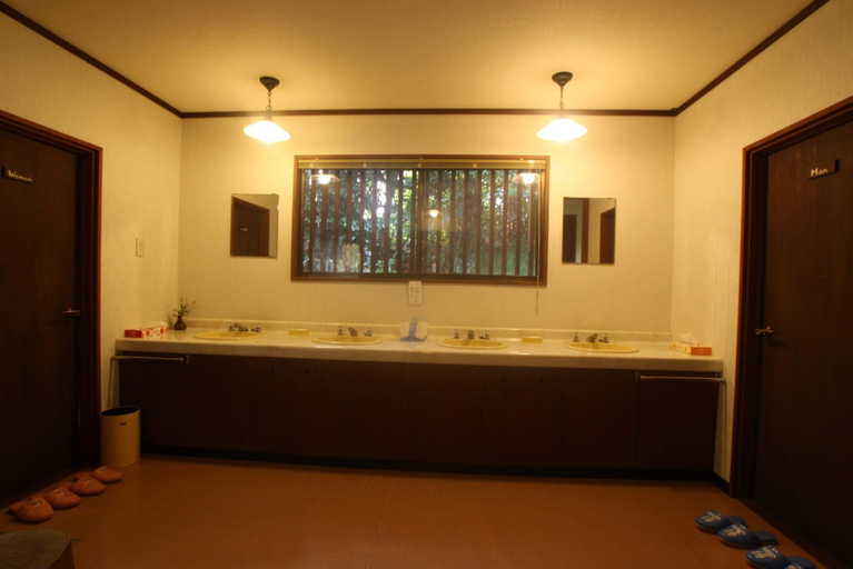 Bathroom 4, Pension Yufugoiki, Yufu
