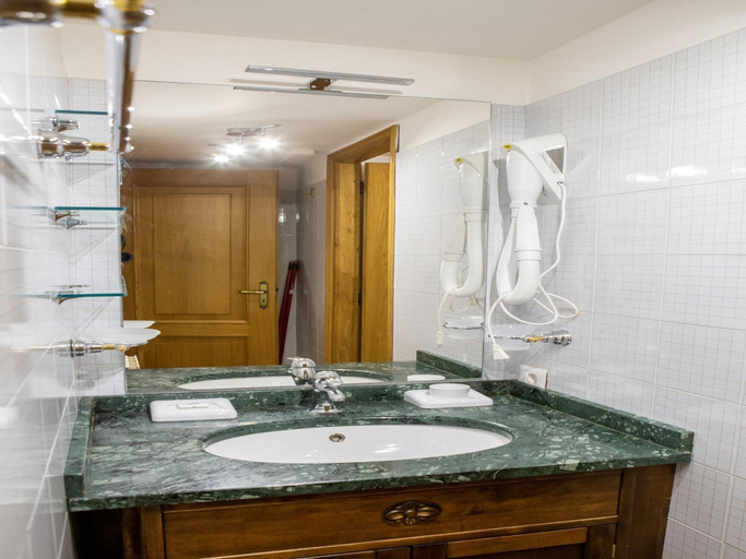 Bathroom 5, Residence Cervinia 3952, Aosta