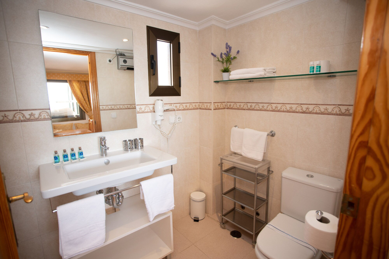 Bathroom 4, Maria Cristina Beach, Alicante