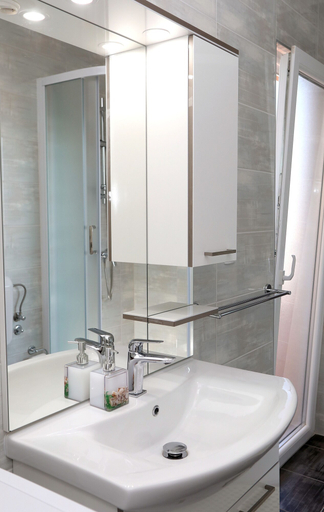 Bathroom 3, Beautiful 2-bed Apartment in Okrug Gornji, Okrug