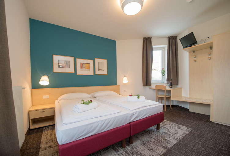 Bedroom 2, Hotel Heide Park, Bolzano