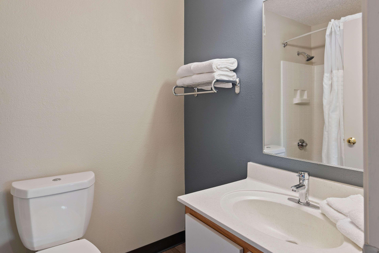 Bathroom 4, Extended Stay America Select Suites - Charlotte - University Place, Mecklenburg