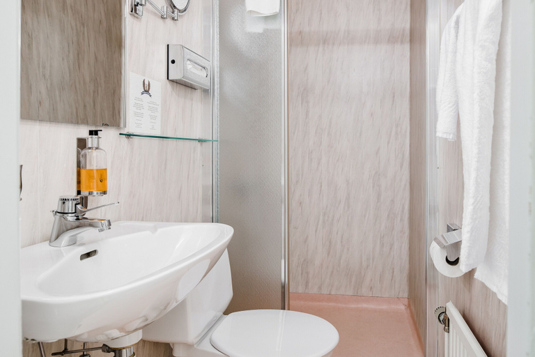 Bathroom 4, Hotel Gyllene Uttern, Jönköping