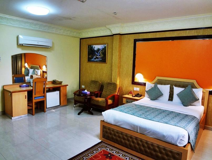 Bedroom 3, Bowshar International Hotel, Bausher
