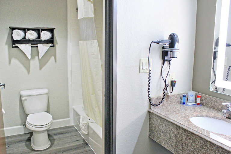 Bathroom 3, Palacio Royale Inn Houston NW Beltway 8, Houston