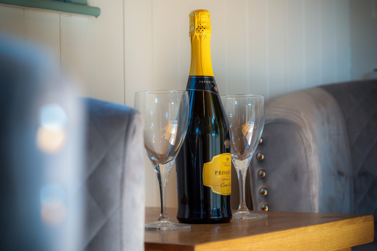 Food & Drinks, Willow - 1 Bedroom - Amroth, Pembrokeshire