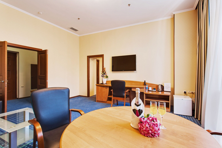 Others 5, Versailles Hotel, Vladivostok gorsovet