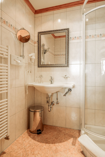 Bathroom 3, Hotel Fortuna, Landeck