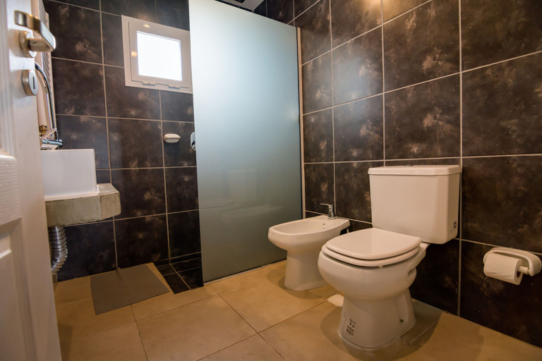 Bathroom 3, Tierra Tehuelche, Lago Argentino