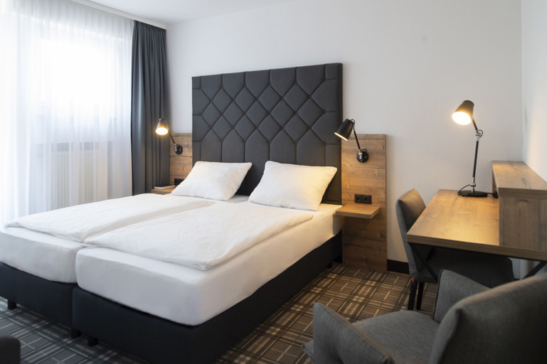 Bedroom 3, Platzhirsch Hotel, Bonn
