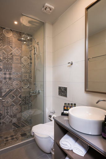 Bathroom 4, Irini Stalos Apartments, Crete