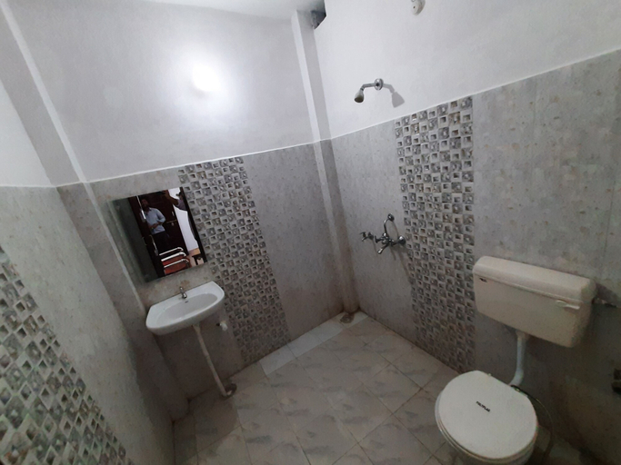Bathroom 2, Janardan Homestay Lucknow, Lucknow