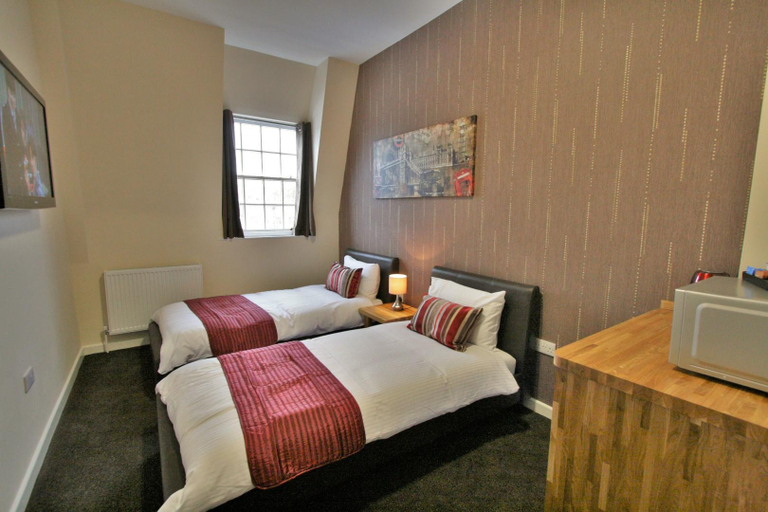 Bedroom 2, Central Hotel Gloucester, Gloucestershire